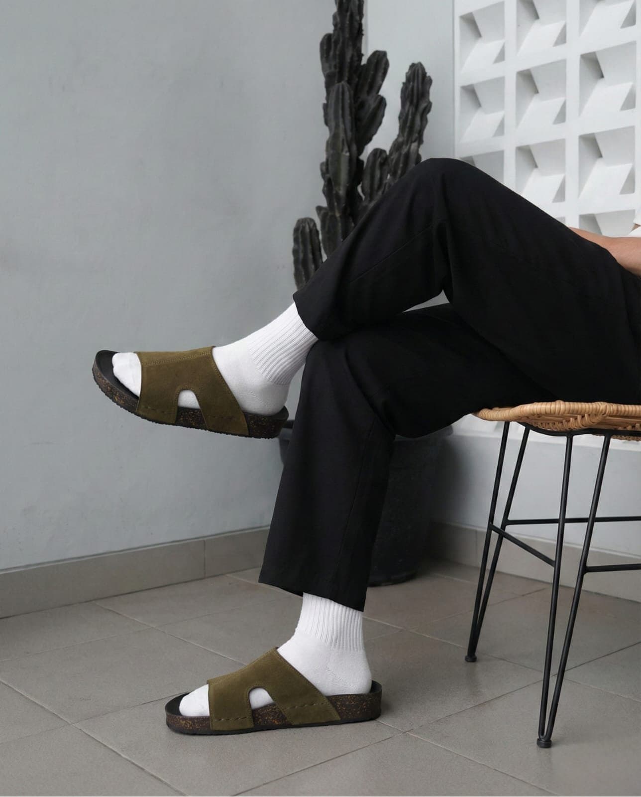 Dual-buckle style meets heavy-duty comfort. Step up your game.